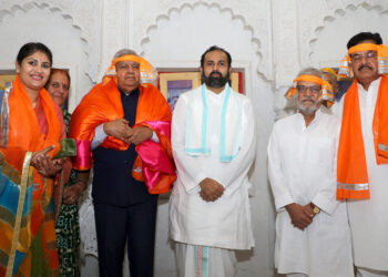 उपराष्ट्रपति महोदय ने किए श्रीजी के दर्शन श्री विशाल बावा ने समाधान कर दिया आशीर्वाद