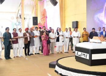 विधानसभा अध्यक्ष डॉ. जोशी के साथ अन्य प्रमुख व्यक्ति राम कथा में रहे मौजूद