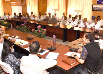 जिला उपखंड अधिकारी ने ली साधारण सभा की बैठक