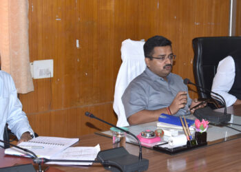 जिला स्तरीय अधिकारियों की समीक्षा बैठक आयोजित हुई