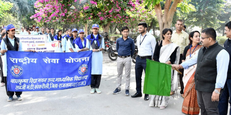 बाल दिवस पर जिला कलेक्ट्री में प्रदर्शनी का किया आयोजन