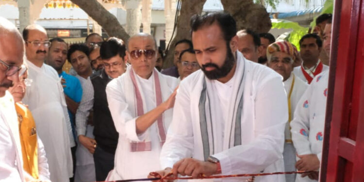 श्रीजी प्रभु की हवेली में नवीन कल्पों का विधि विधान से पूजन कर किया शुभारंभ