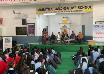 माहवारी जागरूकता अभियान एवं सेनेटरी पेड्स वितरण कार्यक्रम आयोजित