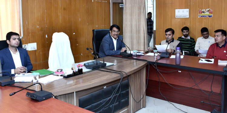 सम्पर्क पर दर्ज प्रकरणो का त्वरित निस्तारण करें- एडीएम, शर्मा