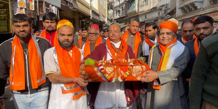 ध्वजाजी तीन वर्ष पश्चात नाथद्वारा से पधारे अहमदाबाद…..