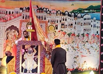 श्री विशाल बावा के कर कमलों से अहमदाबाद में हुआ ध्वजाजी का आरोहण