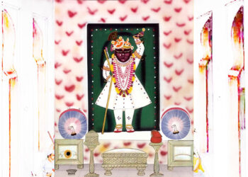 श्रीनाथजी में आज केसरी पाग पर मोर चन्द्रिका श्रृंगार