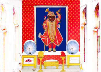 श्रीनाथजी में आज चुन्दडी के वस्त्र पर ग्वाल-पगा का श्रृंगार