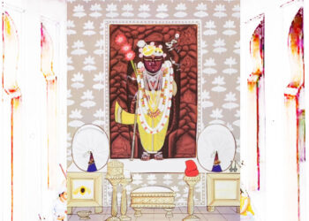 श्रीनाथजी में आज धोती पटका पर चन्द्रिका के श्रृंगार और अभ्यंग स्नान