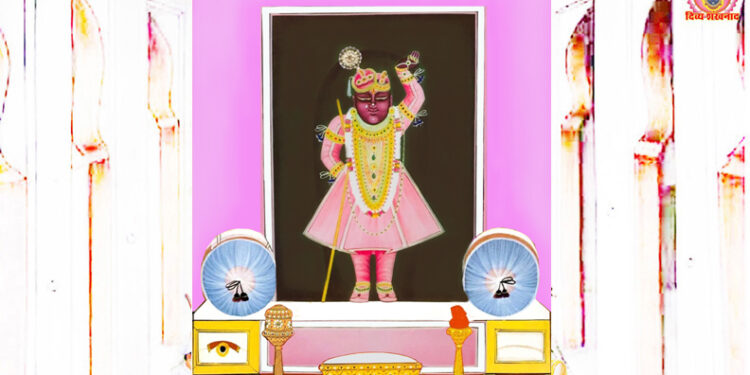 श्रीनाथजी में आज गुलाबी घेरदार वस्त्र, गोल चन्द्रिका के श्रृंगार