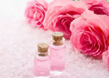 चेहरे की त्वचा के लिए अदभुत मिश्रण : ग्लिसरीन और गुलाब जल