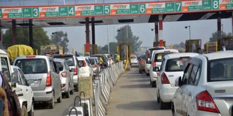 देशभर के टोल प्लाजा के लिए आगामी 15 दिनों में नई टोल पॉलिसी की घोषणा
