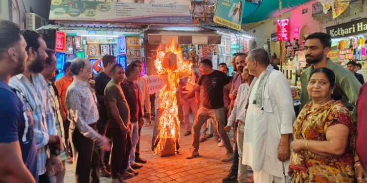 नाथद्वारा में पहलगाम हिन्दू नरसंहार पर आक्रोश, श्रद्धांजलि दी