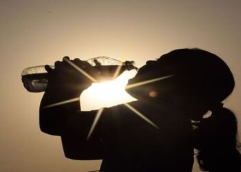 गर्मियों में खुद को ठंडा रखने के असरदार तरीके