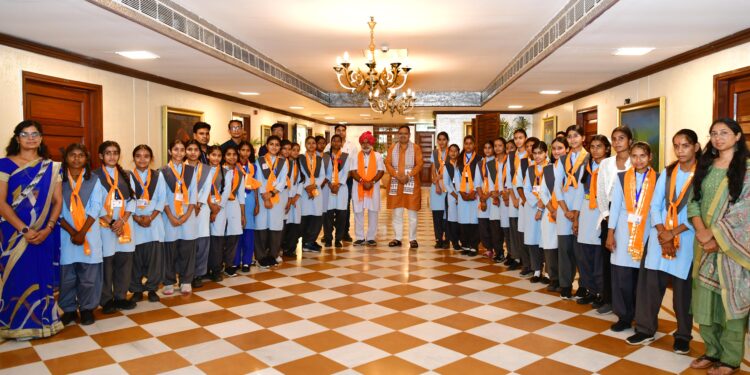 मुख्यमंत्री श्री भजनलाल शर्मा ने प्रतिभावान बेटियों से किया स्नेहपूर्ण संवाद