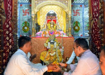 मुख्यमंत्री ने सांगा बाबा सहित विभिन्न मंदिरों एवं गुरूद्वारे में किए दर्शन