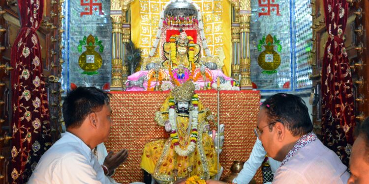 मुख्यमंत्री ने सांगा बाबा सहित विभिन्न मंदिरों एवं गुरूद्वारे में किए दर्शन