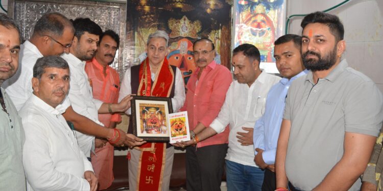 मुख्य सचिव का सालासर दौरा, सालासर बालाजी मंदिर में किए दर्शन