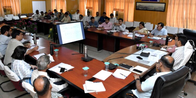 बेटियों के जन्म पर 72 घंटों में ही पहुँच जाए प्रथम किश्त : कलक्टर