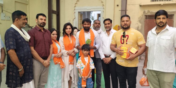 अंतर्राष्ट्रीय पहलवान योगेश्वर दत्त परिवार सहित पहुंचे नाथद्वारा