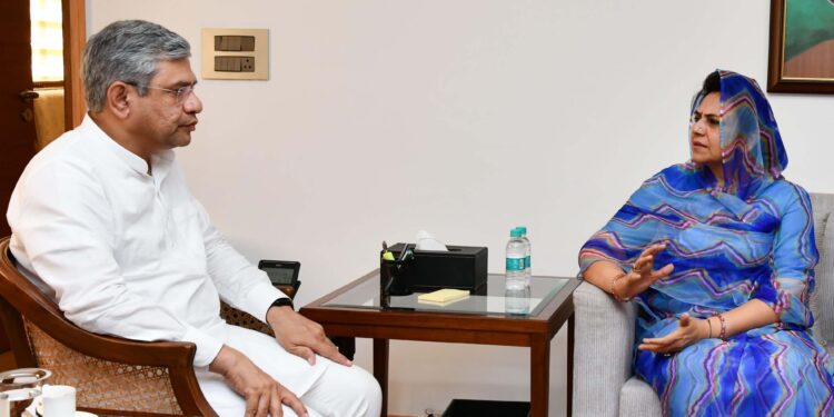 सांसद महिमा कुमारी मेवाड की केंद्रीय रेल मंत्री अश्विनी वैष्णव से भेंट