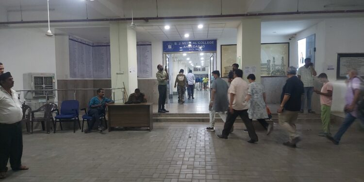 अहमदाबाद विमान हादसा: राजस्थान के 12 लोगों की मौत, डीएनए सेम्पल के लिए पहुंच रहे परिजन