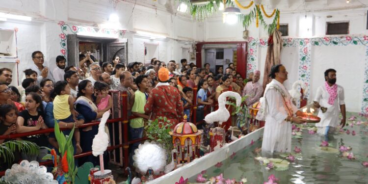 द्वितीय पीठ प्रभु श्री विट्ठल नाथ जी मंदिर में अलौकिक नाव मनोरथ
