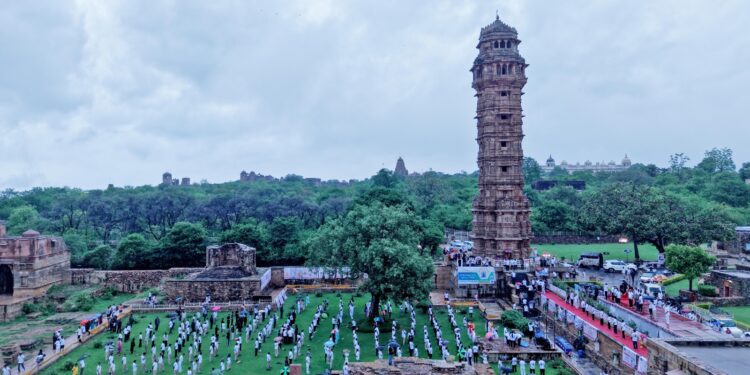 अंतर्राष्ट्रीय योग दिवस पर चित्तौड़गढ़ दुर्ग पर आयोजित हुआ जिला स्तरीय समारोह