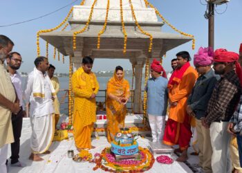 सांसद महिमा कुमारी मेवाड़ ने इरिगेशन पाल पर की राजसमंद झील की पूजा-अर्चना