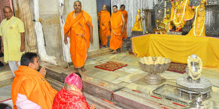 मुख्यमंत्री श्री भजनलाल शर्मा ने सपत्नीक श्री गोविन्द देव जी मंदिर में किए दर्शन