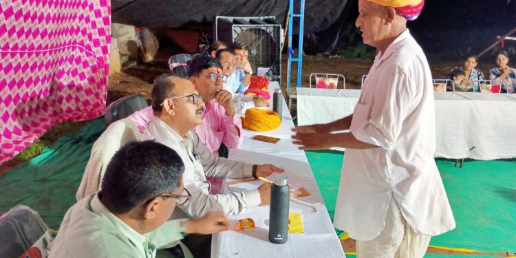 जिला कलक्टर ने सुनी ग्रामीणों की समस्याएं, सालों पुरानी समस्या का हाथों-हाथ हुआ समाधान