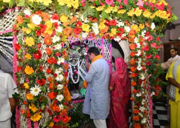 मुख्यमंत्री का डीग दौरा, पूंछरी का लौठा में किए दर्शन