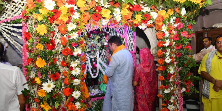 मुख्यमंत्री का डीग दौरा, पूंछरी का लौठा में किए दर्शन