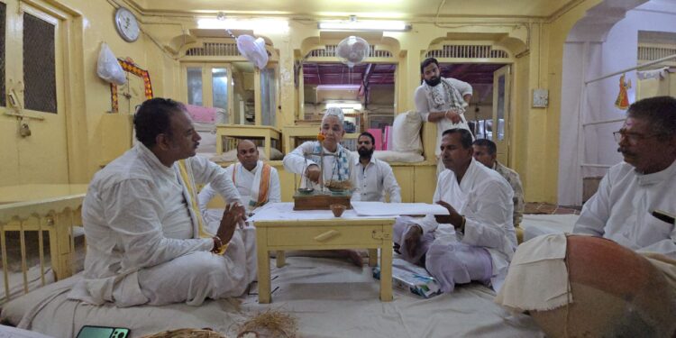 श्रीनाथजी मंदिर में आषाढ़ी तौल, इस वर्ष अनाज व वर्षा सामान्य रहने का अनुमान