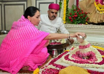 डिप्टी सीएम दिया कुमारी ने भोलेनाथ का अभिषेक कर प्रदेशवासियों के लिए सुख-शांति और समृद्धि की कामना की