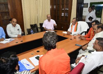 गोपालन मंत्री ने ली गोशाला संचालकों की समीक्षा बैठक