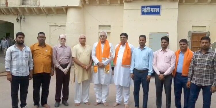 किसान आयोग अध्यक्ष चौधरी पहुँचे नाथद्वारा, ग्वाल की झांकी के किए दर्शन