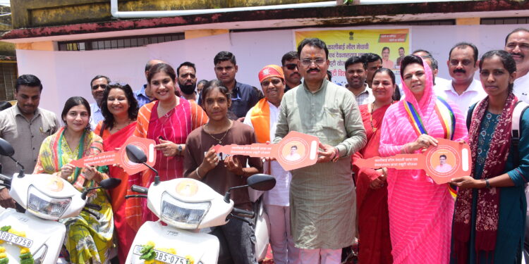 राजसमंद के एसआरके राजकीय महाविद्यालय में कमरों का लोकार्पण, 22 छात्राओं को मिली स्कूटी