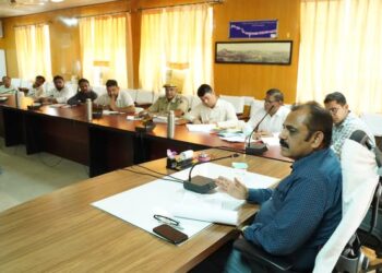 सड़क हादसों को रोकने की दिशा में करें हर संभव उपाय : कलक्टर