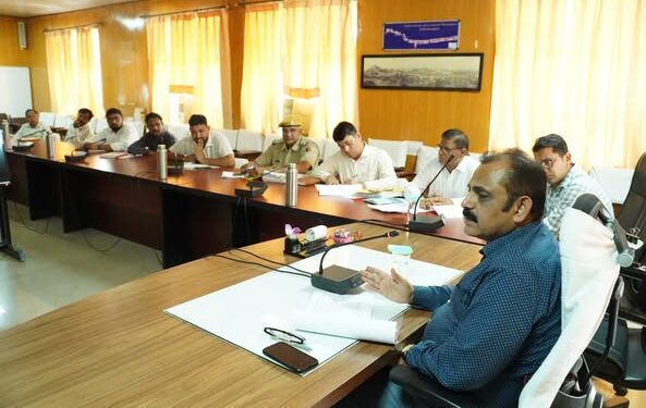 सड़क हादसों को रोकने की दिशा में करें हर संभव उपाय : कलक्टर