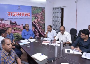 फंड की कोई कमी नहीं, जितने चाहेंगे उतने नए कक्ष बनवाएंगे, लेकिन जर्जर भवन में विद्यालय चलने स्वीकार्य नहीं :कलक्टर