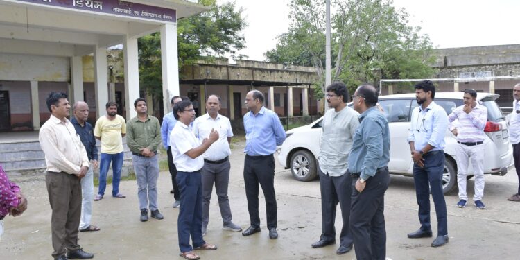 प्रभारी सचिव डॉ. सुरपुर ने किया राउमावि धोइन्दा का औचक निरीक्षण