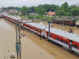 राजस्थान : सवाई माधोपुर में बाढ़ जैसे हालात, 15 जिलों में एहतियातन बंद किए गए स्कूल