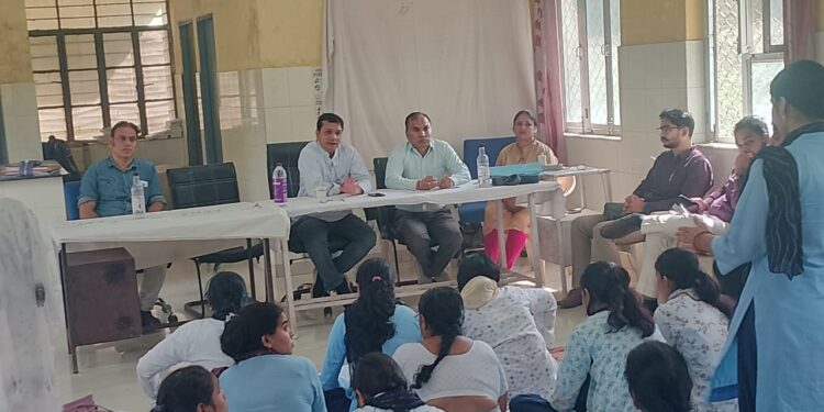 सीएमएचओ डॉ हेमन्त कुमार बिन्दल ने मौसमी बीमारियों की रोकथाम के लिये दिये निर्देश