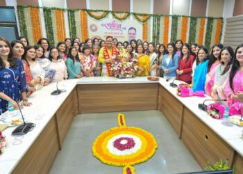 सीएम को महिला पत्रकारों ने बांधी राखी