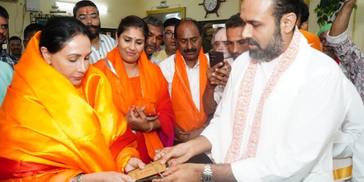 उपमुख्यमंत्री दिया कुमारी ने किये नंद महोत्सव के अवसर पर श्रीजी प्रभु के भोग आरती के दर्शन