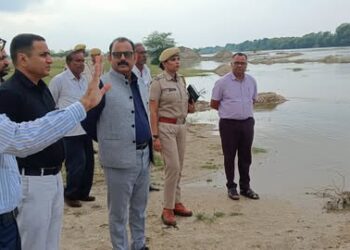 कलक्टर ने किया रेलमगरा क्षेत्र में एनीकट और फीडर का निरीक्षण