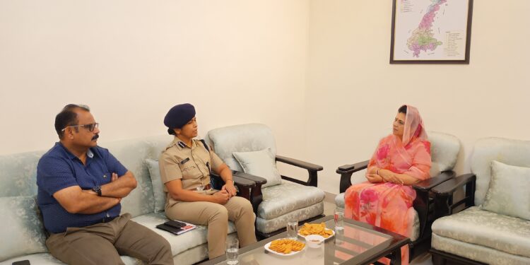 सांसद ने कलक्टर-एसपी से जिले की समस्याओं पर की चर्चा