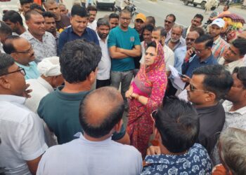 सांसद महिमा कुमारी ने बड़ारड़ा चौराहा पर ग्रामीणों की समस्याएं सुनी, समाधान का आश्वासन दिया