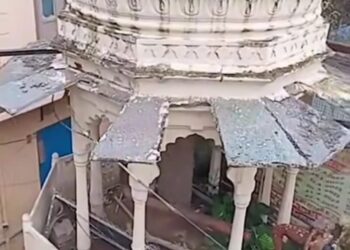 नाथद्वारा मंदिर परिक्रमा मार्ग में आने वाली छतरी का छज्जा टूट कर गिरा, बड़ा हादसा टला